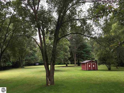 724 E Cedar St, Standish, MI 48658 photo 5