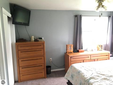 724 E Cedar St, Standish, MI 48658 photo 16