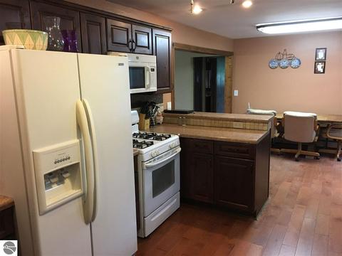 724 E Cedar St, Standish, MI 48658 photo 13