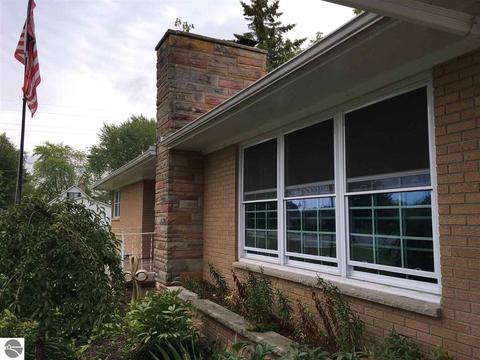 724 E Cedar St, Standish, MI 48658 photo 3