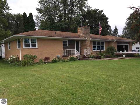 724 E Cedar St, Standish, MI 48658 photo 1