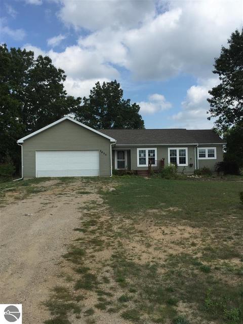 2825 N Moonbeam Ct, Stanton, MI 48888 photo 1