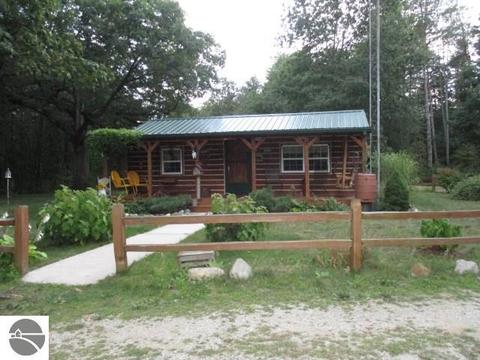 8176 W Fillmore Rd, Sumner, MI 48889 photo 1