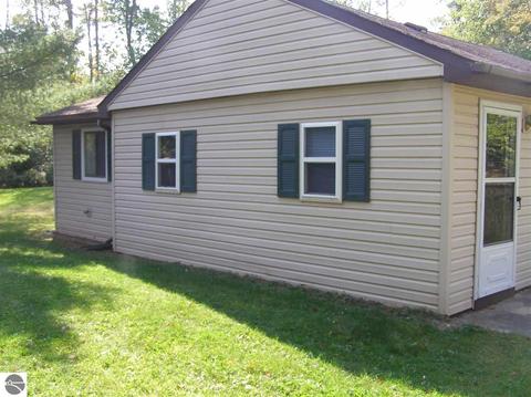 7457 Oconnor Dr, Hale, MI 48739 photo 2