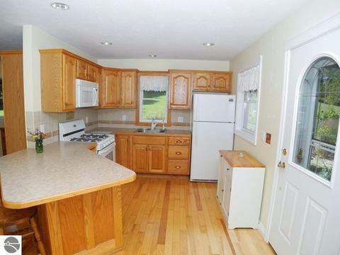 5544 E Kabat Rd, Cedar, MI 49621 photo 17