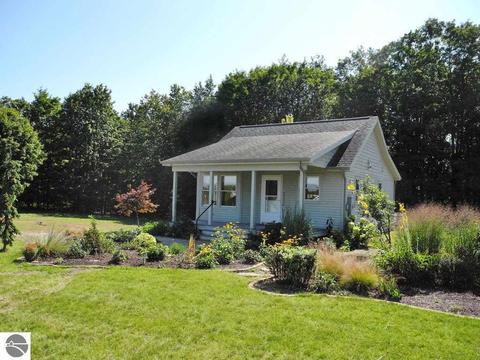 5544 E Kabat Rd, Cedar, MI 49621 photo 2