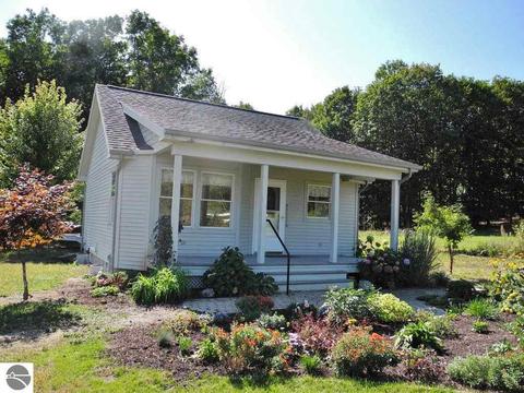 5544 E Kabat Rd, Cedar, MI 49621 photo 3