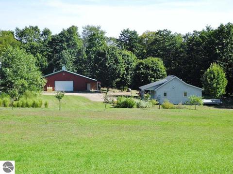 5544 E Kabat Rd, Cedar, MI 49621 photo 1