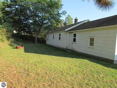 8624 S Schomberg Rd, Cedar, MI 49621 photo 12