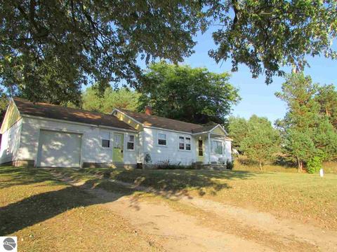 8624 S Schomberg Rd, Cedar, MI 49621 photo 1