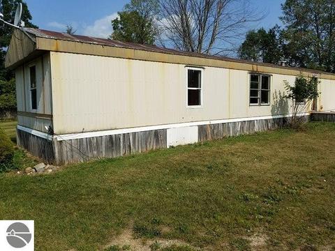 3220 N Ferris Rd, Sumner, MI 48889 photo 12