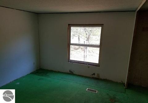3220 N Ferris Rd, Sumner, MI 48889 photo 5