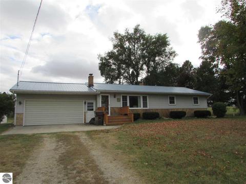 7090 E Pleasant Valley Rd, Shepherd, MI 48883 photo 1