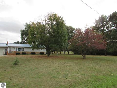 7090 E Pleasant Valley Rd, Shepherd, MI 48883 photo 3