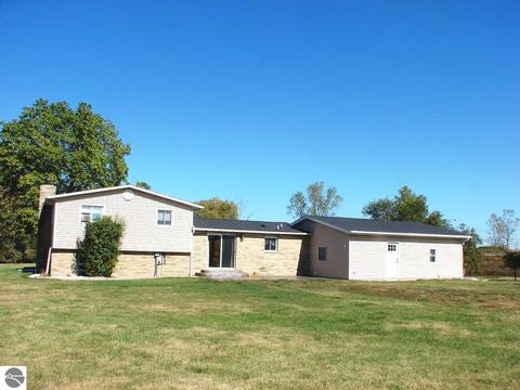 328 E Saint Charles Rd, Ithaca, MI 48847 photo 4