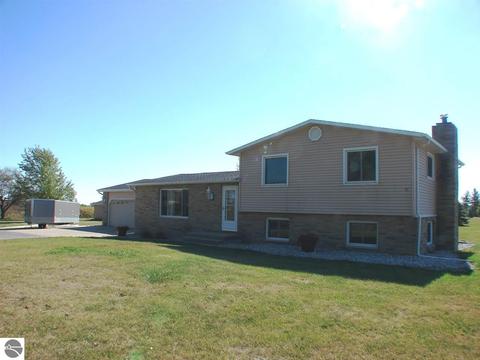 328 E Saint Charles Rd, Ithaca, MI 48847 photo 3