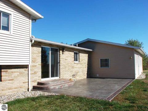 328 E Saint Charles Rd, Ithaca, MI 48847 photo 5