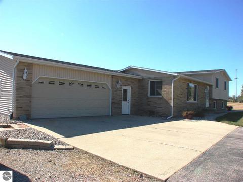 328 E Saint Charles Rd, Ithaca, MI 48847 photo 13