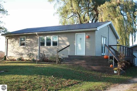 11385 E Walton Rd, Shepherd, MI 48883 photo 1