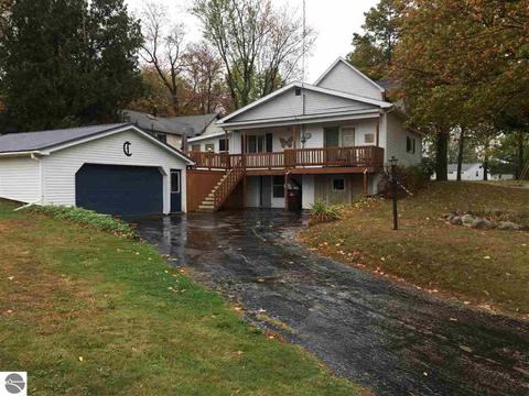 430 Maple, Ithaca, MI 48847 photo 3