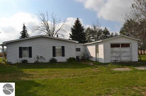 4354 S Dean Rd, Ithaca, MI 48847 photo 2
