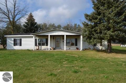 4354 S Dean Rd, Ithaca, MI 48847 photo 1