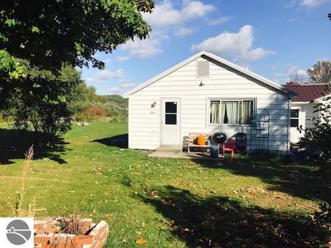 1014 Valley Ave, Elberta, MI 49628 photo 1