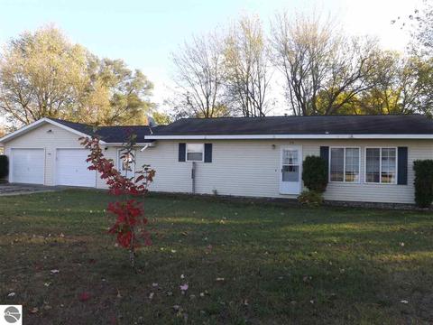 10795 Pine St, Sumner, MI 48889 photo 1