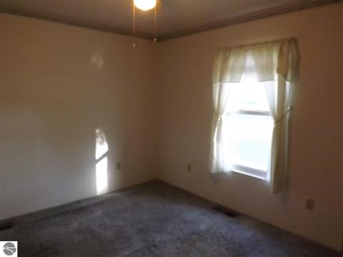10795 Pine St, Sumner, MI 48889 photo 18