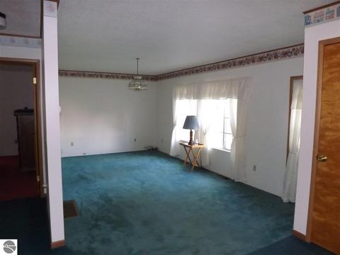 10795 Pine St, Sumner, MI 48889 photo 7