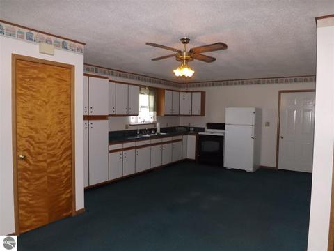 10795 Pine St, Sumner, MI 48889 photo 3