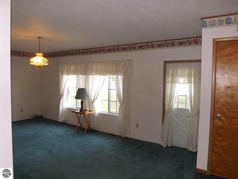 10795 Pine St, Sumner, MI 48889 photo 10
