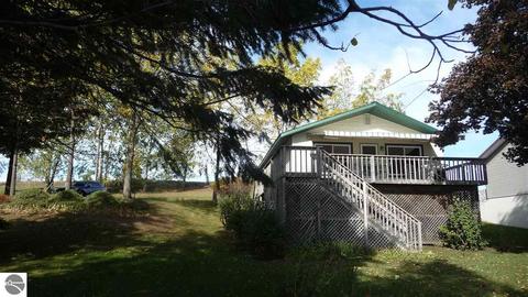 7038 E Kelenski Dr, Cedar, MI 49621 photo 3