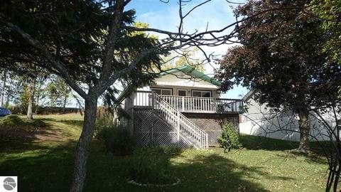 7038 E Kelenski Dr, Cedar, MI 49621 photo 2