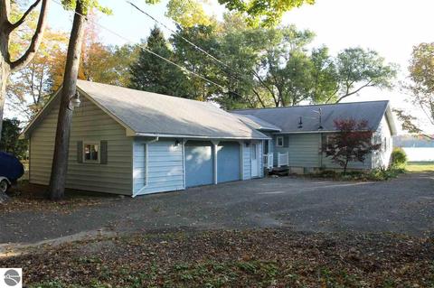 4159 E Shore Dr, Grawn, MI 49637 photo 3