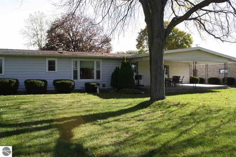 309 Golfside Dr, Alma, MI 48801 photo 2