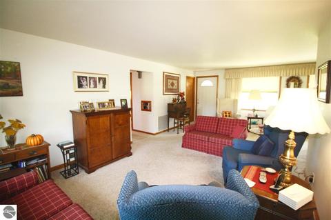 309 Golfside Dr, Alma, MI 48801 photo 3