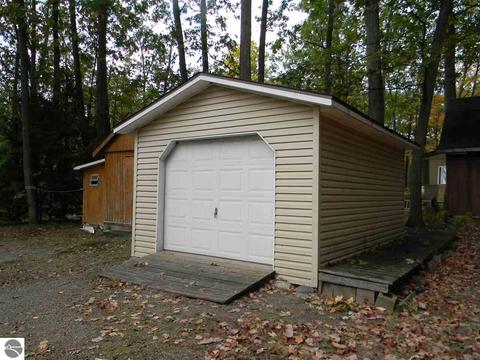2443 Forest Dr, Lupton, MI 48635 photo 6
