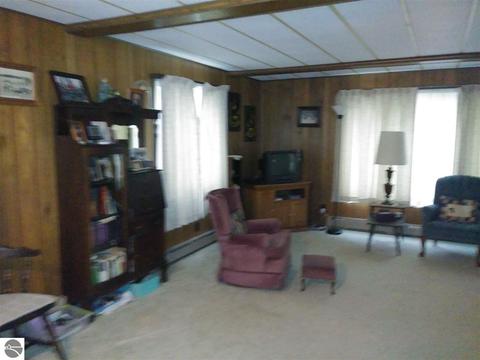 631 S Jeffery Ave, Ithaca, MI 48847 photo 4