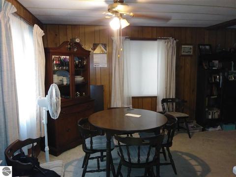 631 S Jeffery Ave, Ithaca, MI 48847 photo 3