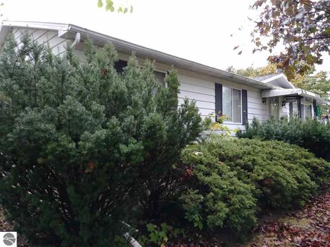 631 S Jeffery Ave, Ithaca, MI 48847 photo 1