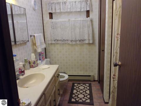 631 S Jeffery Ave, Ithaca, MI 48847 photo 7