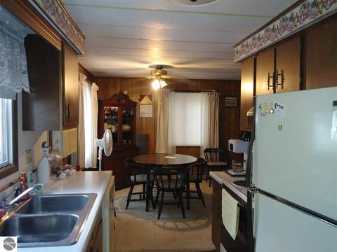 631 S Jeffery Ave, Ithaca, MI 48847 photo 2