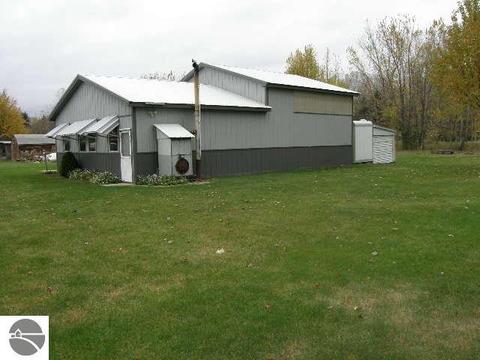 9515 E Monroe Rd, Wheeler, MI 48662 photo 9