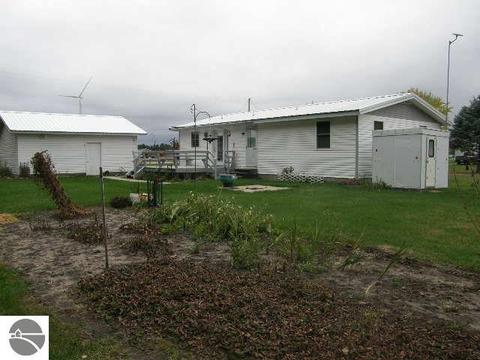 9515 E Monroe Rd, Wheeler, MI 48662 photo 5
