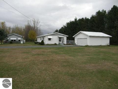 9515 E Monroe Rd, Wheeler, MI 48662 photo 2
