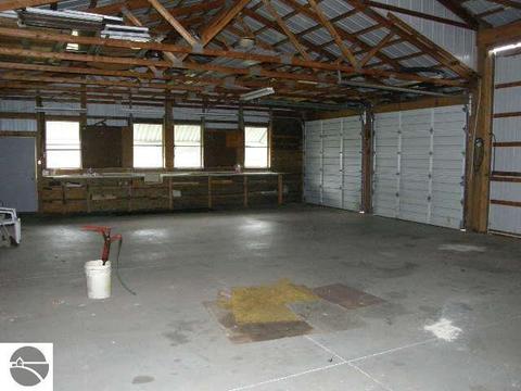 9515 E Monroe Rd, Wheeler, MI 48662 photo 14