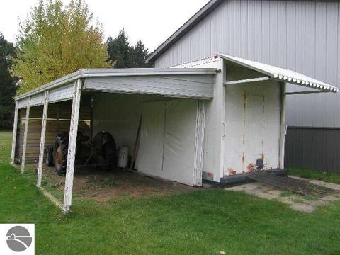 9515 E Monroe Rd, Wheeler, MI 48662 photo 11