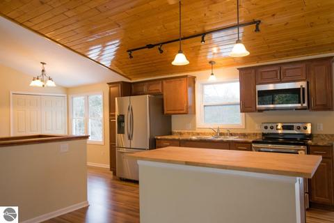 8442 S Rosinski Rd, Cedar, MI 49621 photo 3