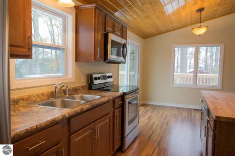 8442 S Rosinski Rd, Cedar, MI 49621 photo 5